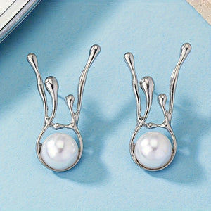 Fashionable Exaggerated Yet Minimalist Deer Antler Inspired Faux Pearl Irregular Earrings.